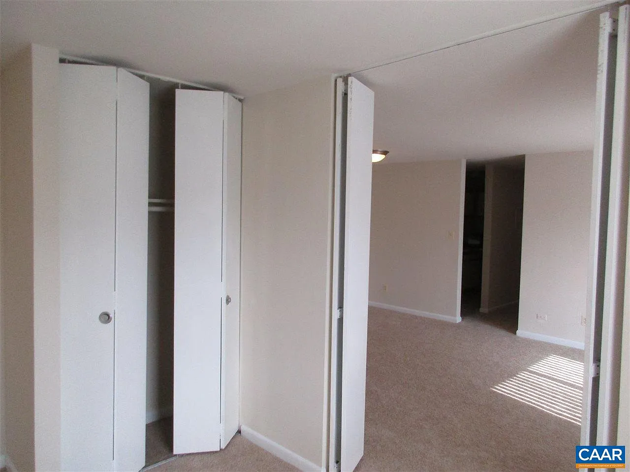 2 bed, 1.0 bath, 920 sqft, $1,300 — Photo 3