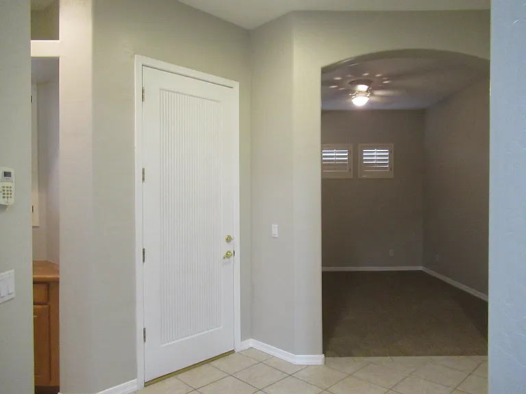 860 W Oriole Way — Photo 2