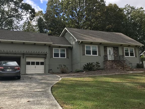 3rd image of 3011 Vinson Dr