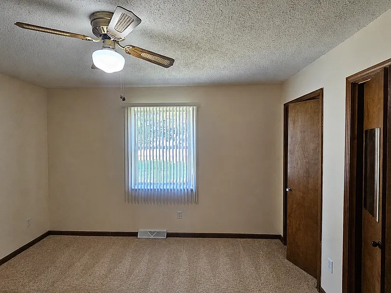 5764 Weiss St #5764 — Photo 5