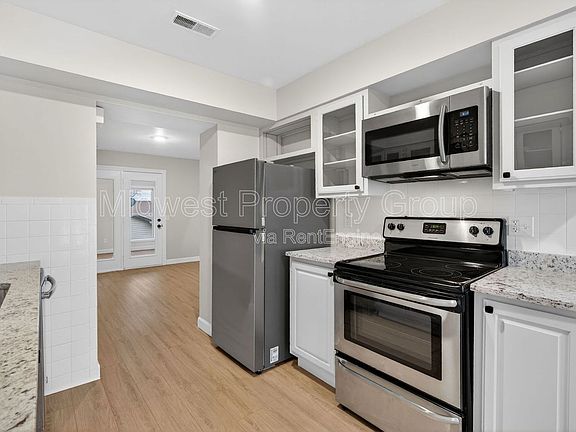 3rd image of 90 Sutters Mill Rd