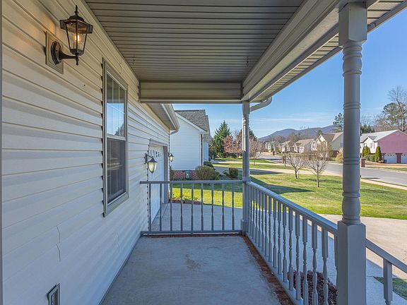 5th image of 135 Eagle Landing Dr