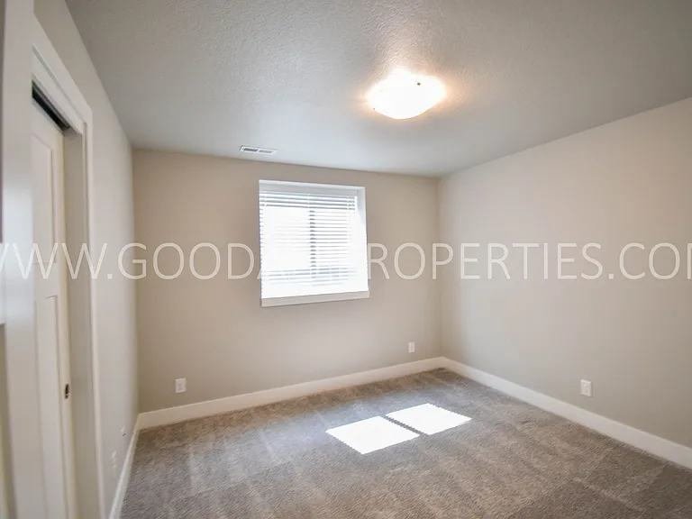 342 N Warrior Ln — Photo 21