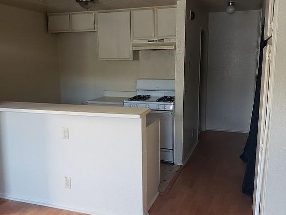 3rd image of 10220 Tujunga Canyon Blvd APT 305