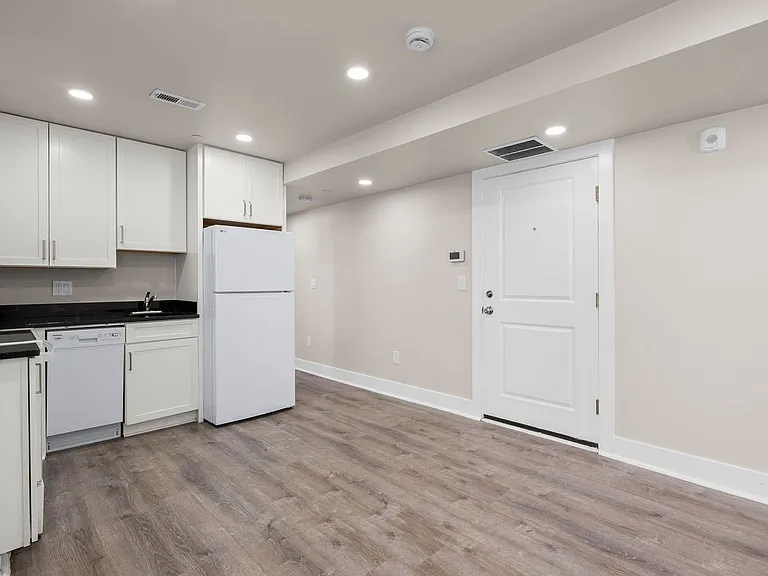 725 20th St NE — Photo 23