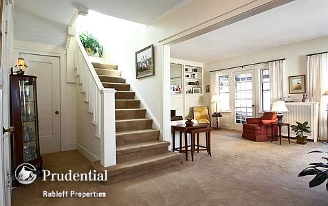 3rd image of 1023 Ashland Ave