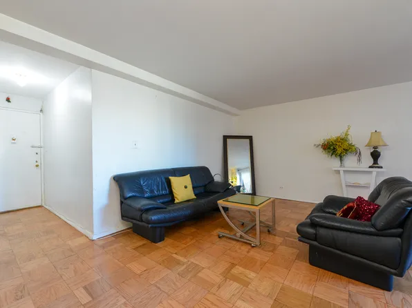 61-20 Grand Central Pkw image 5 of 24