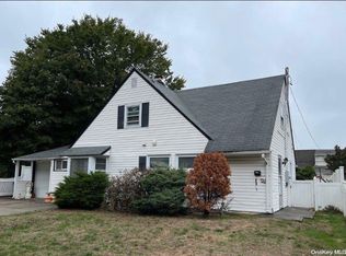 199 Loring Rd, Levittown, NY 11756