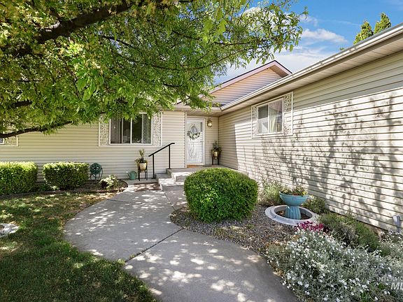 3rd image of 507 Diamond Dr