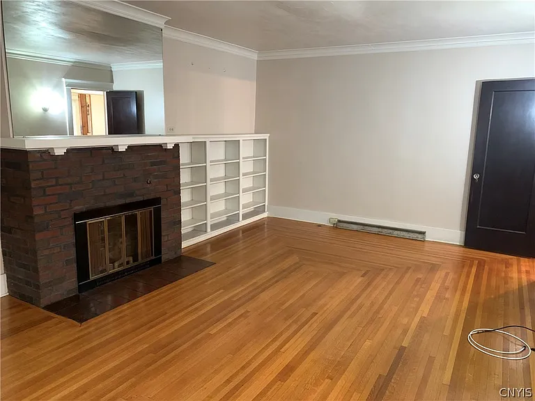 303 S 5th St — Photo 5