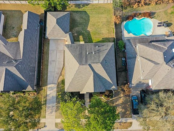 We love a good aerial shot! Just look at how much yard there is! Also, the roof was replaced in 2015 aaaand two new A/C units w/ programable digital thermostats in 2014!