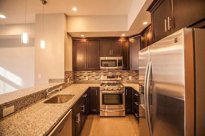 615 S 6th St #304 — Photo 2