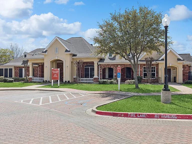 Ironwood Crossing Apartments & Townhomes — Photo 13