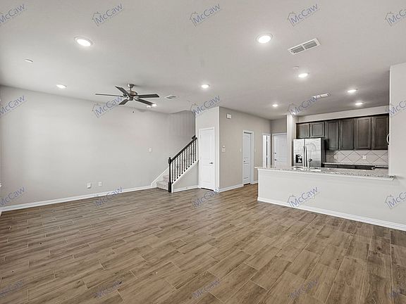 4th image of 2840 Baneberry Ln Building 32