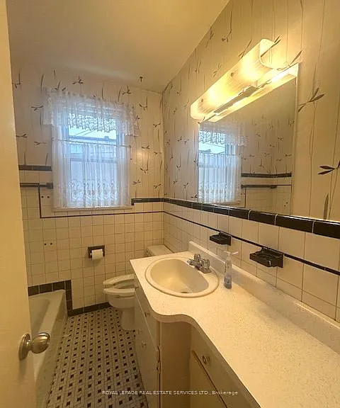 6 Hiawatha Pkwy #UPPER LEVEL — Photo 17