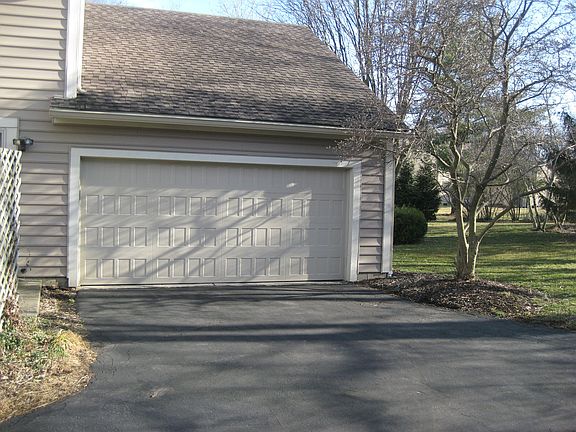 TWO CAR5 GARAGE