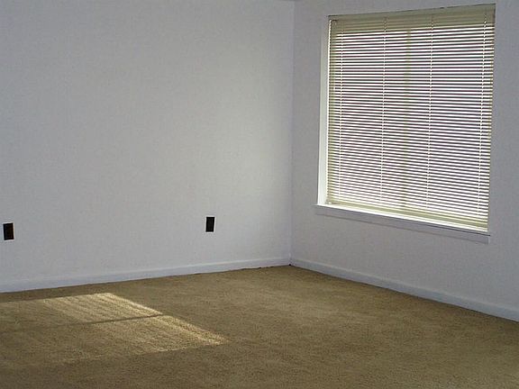 3rd image of 4504 Fort Crockett Blvd APT B