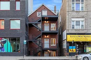 1313 W Chicago Ave #1R Photo 1 1313 W Chicago Ave #1R Photo 1