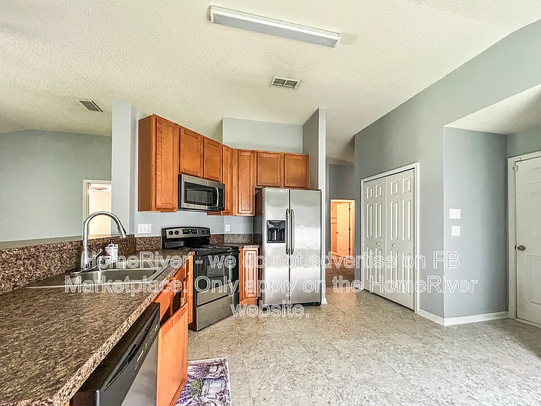2219 Sotterley Ln — Photo 3