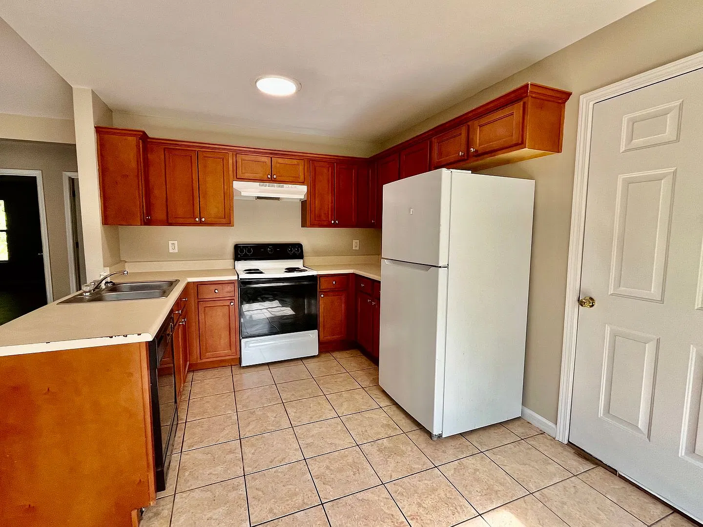 Brookstone Dr #7 — Photo 2