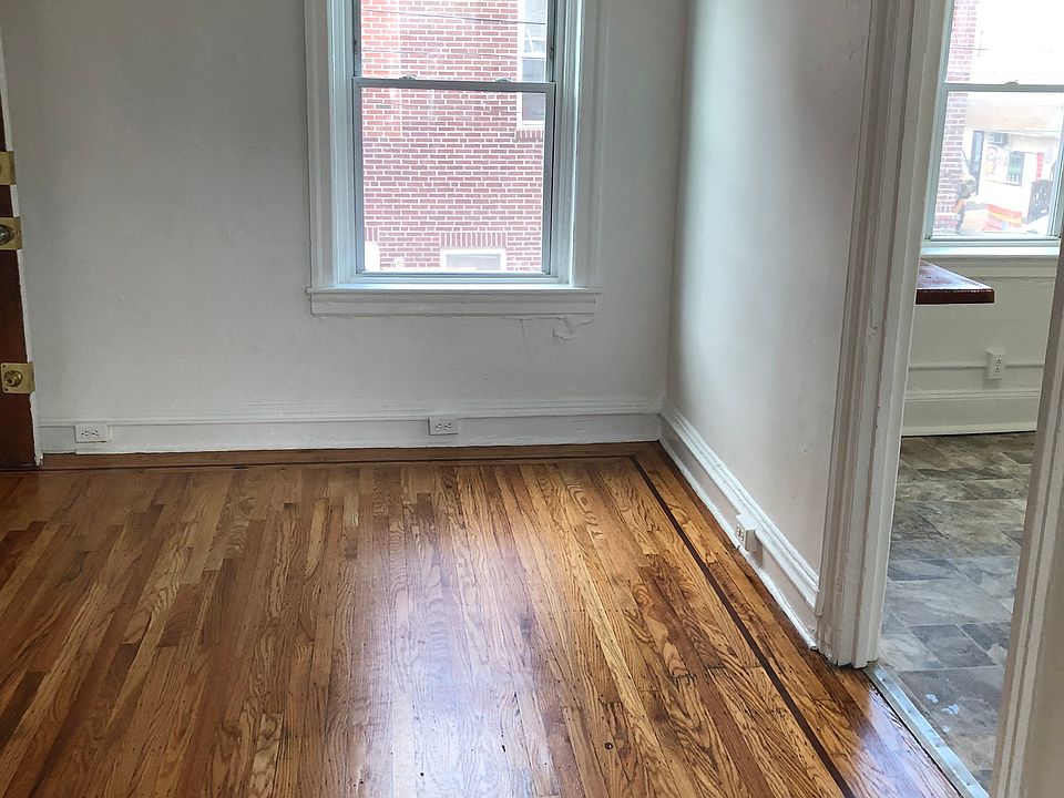Entry Large Living Room with AC - beautiful Hard Wood Floors leading to Kitchen
