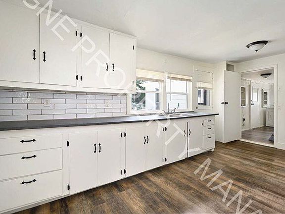 4th image of 801 N Osage St #A