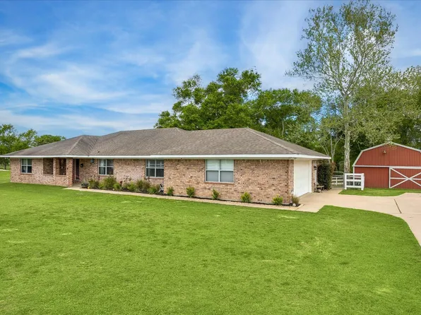 2919 Centerhill Cir, Bellville, TX 77418