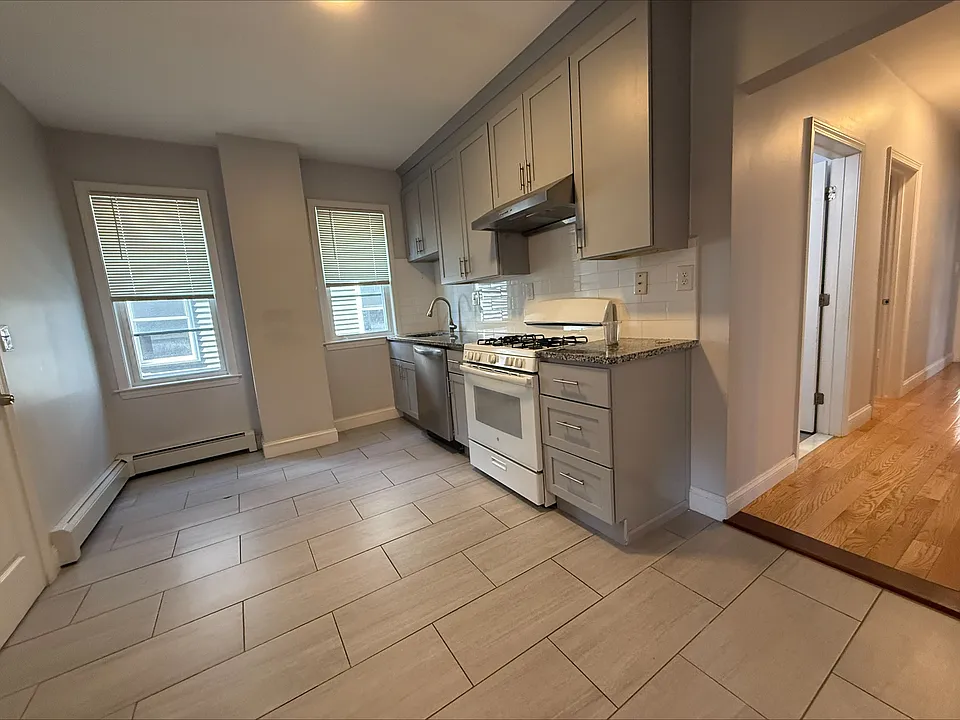 29 Waverly St #1