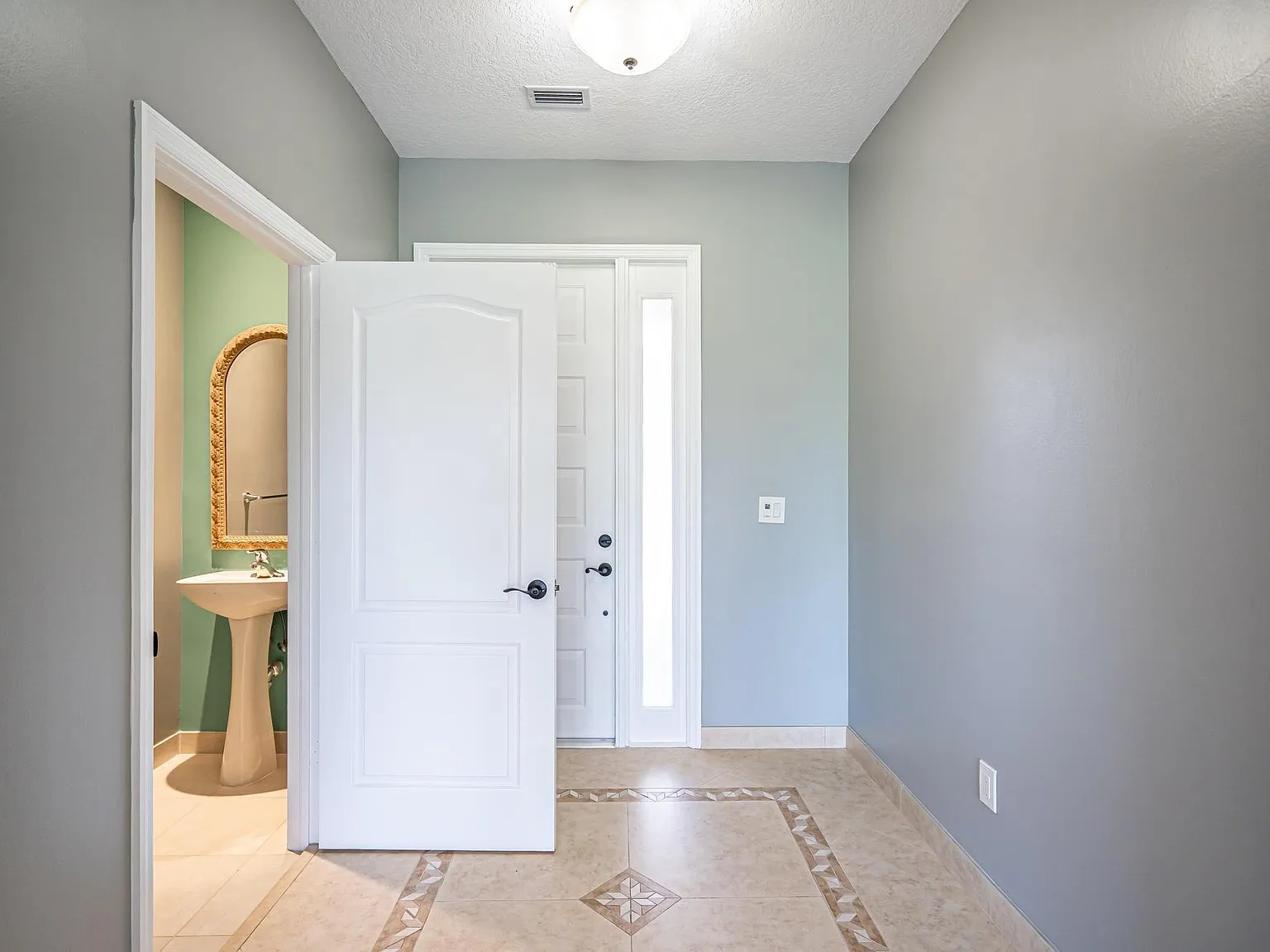 3 bed, 2.5 bath, 1579 sqft, $2,950 — Photo 3
