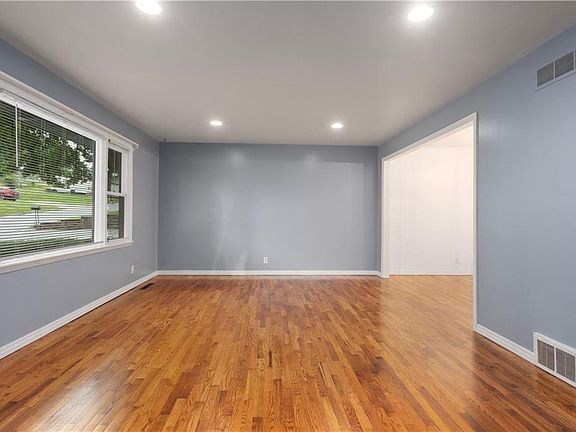 4th image of 2907 Beck Rd