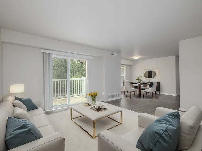 Edgewater Manor — Photo 4