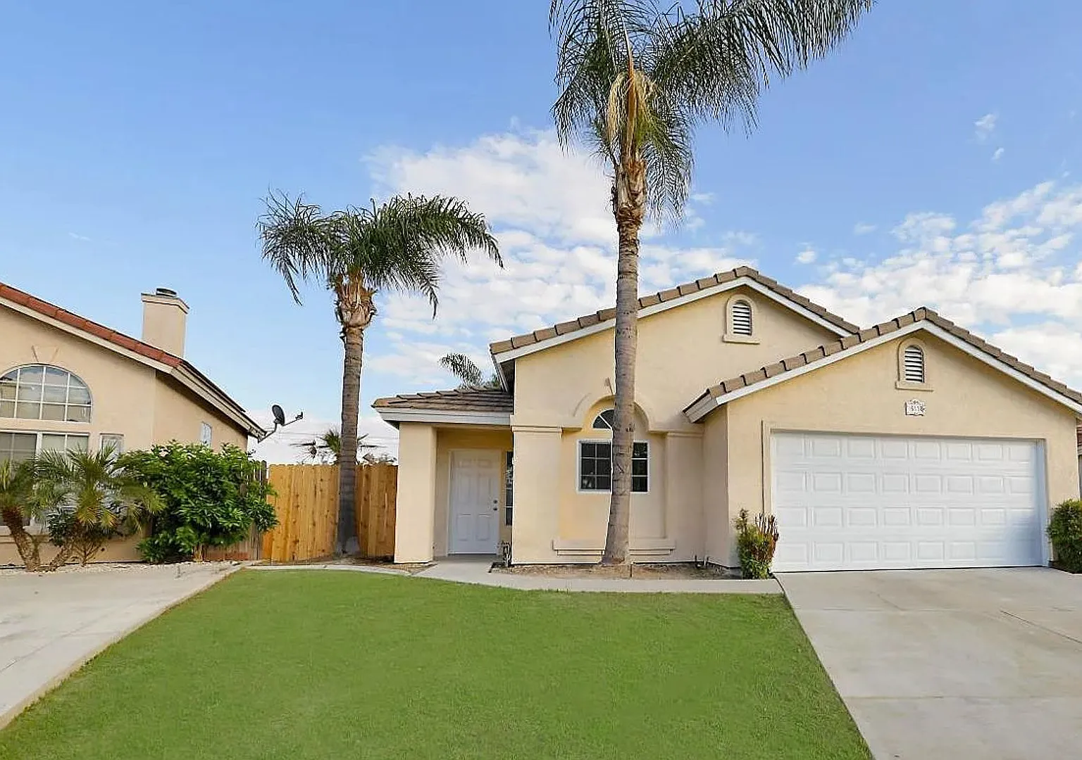 SW Bakersfield 3 bedroom/ 2 bathroom home — Photo 1