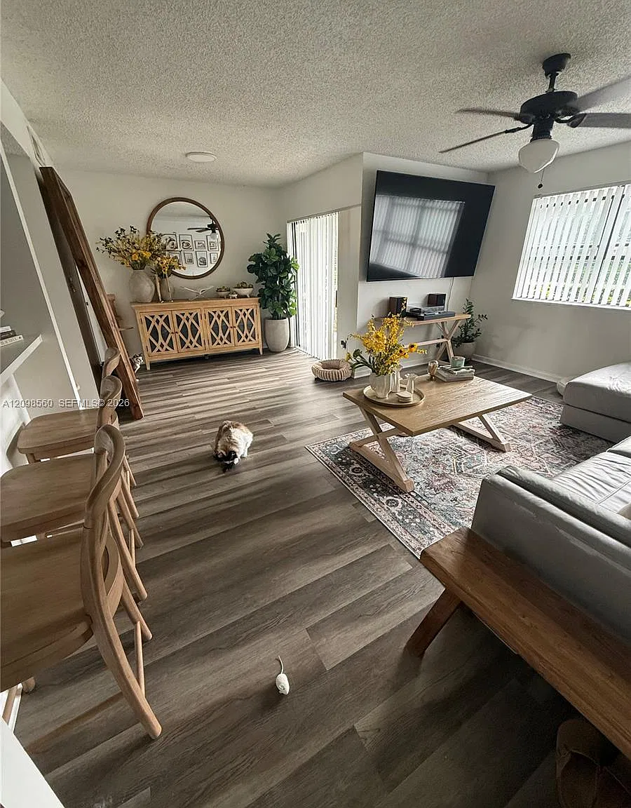 Hollywood Parc Condominiu — Photo 2