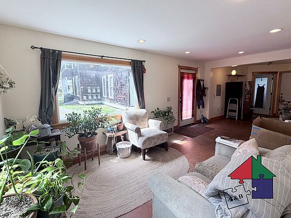 2nd image of 7 Winter St APT 3