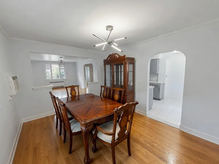 1080 Rhinelander Ave #1 — Photo 5