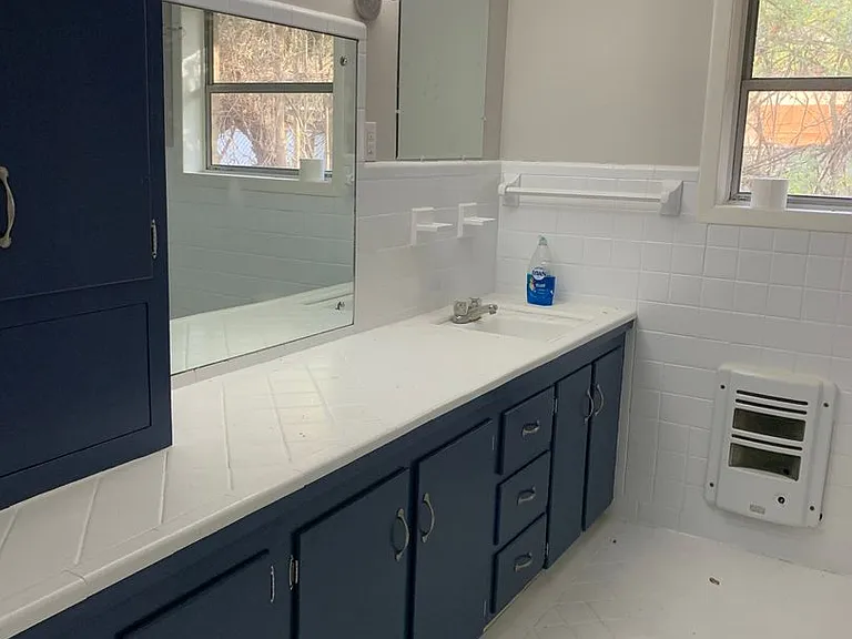 2204 Clinton St — Photo 13