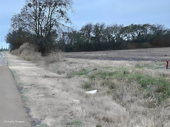 3rd image of 765 Holder Rd