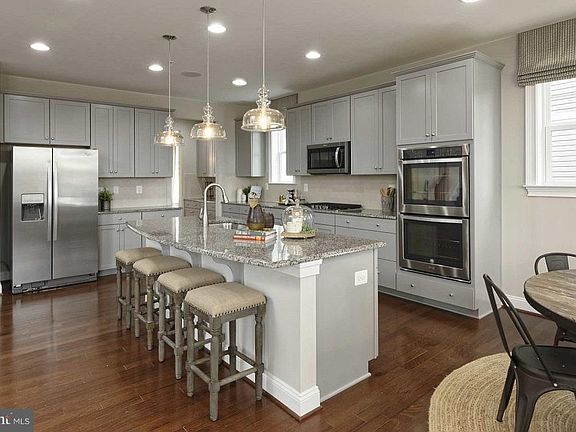 5th image of 1011 Cortana Ct