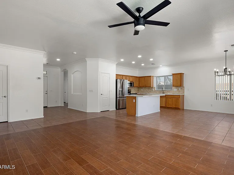 17862 W Caribbean Ln — Photo 5