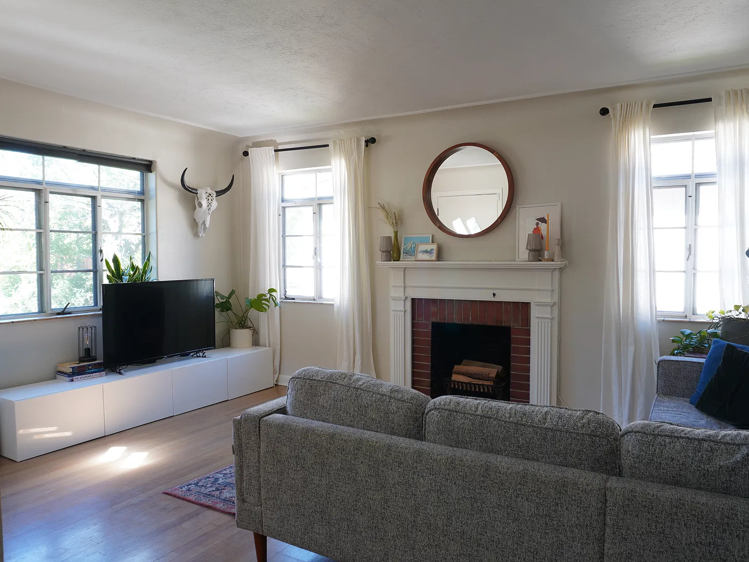 3 bed, 1.5 bath, 1251 sqft, $3,000 — Photo 2