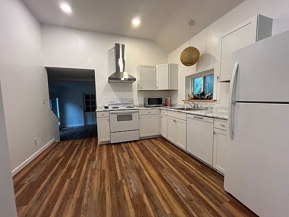 4th image of 560 Longcoy Ave