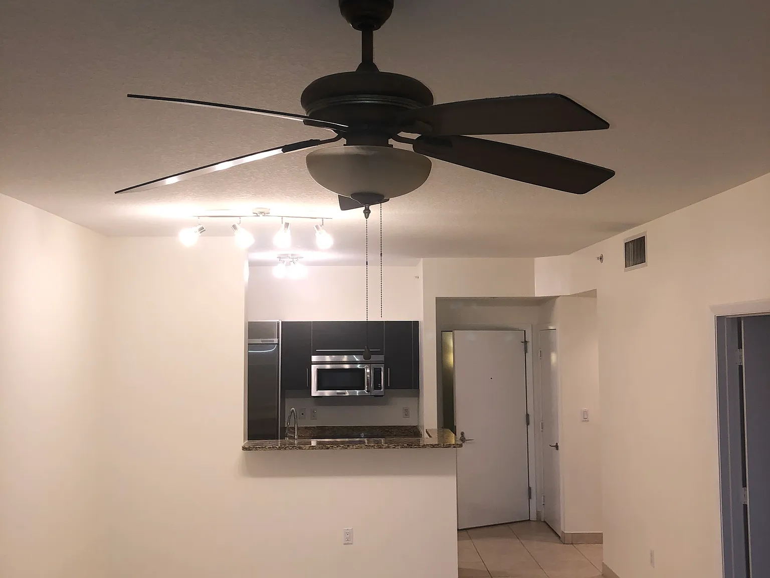 1 bed, 755 sqft, $2,900 — Photo 4