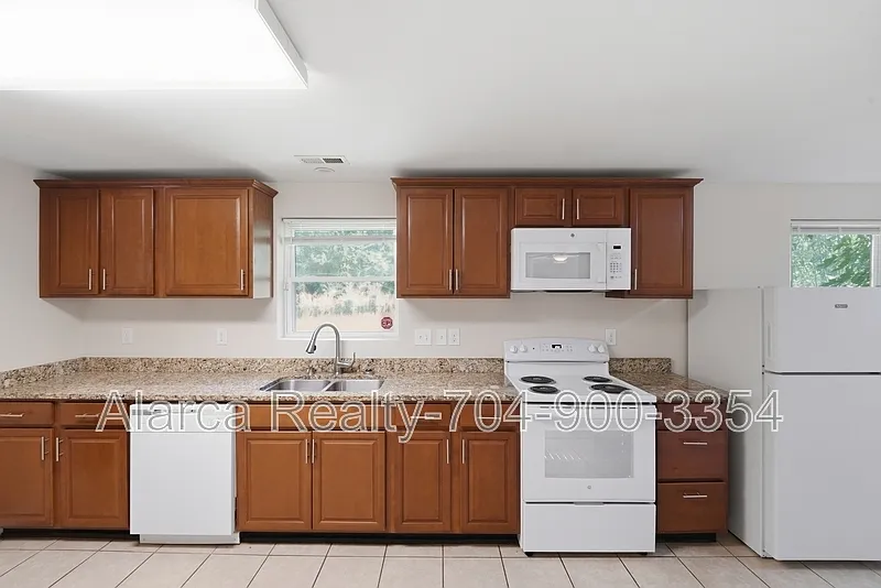 4 bed, 2100 sqft, $1,650 — Photo 3