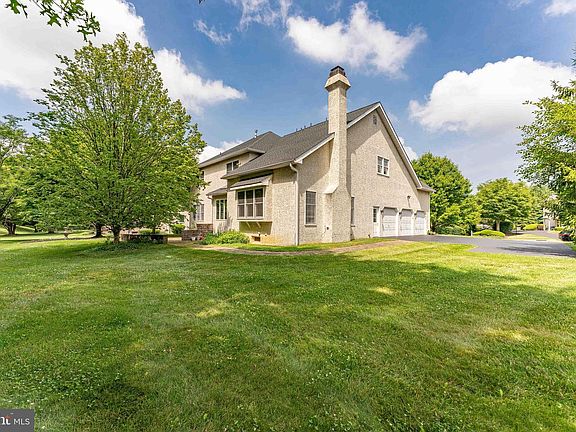 4th image of 2069 Saint Andrews Dr