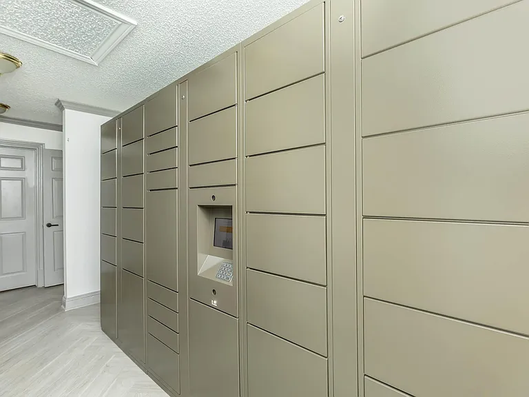 The Waverly Apartments — Photo 23