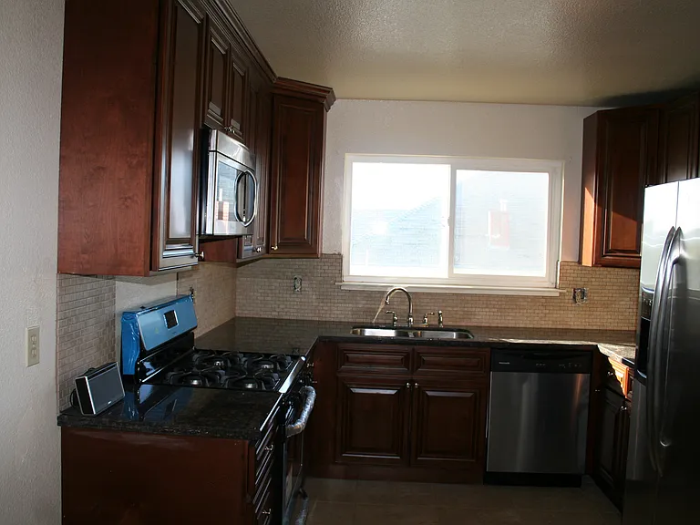 411 Commercial Ave #A — Photo 3