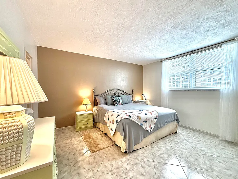 4250 Galt Ocean Dr #14T — Photo 51
