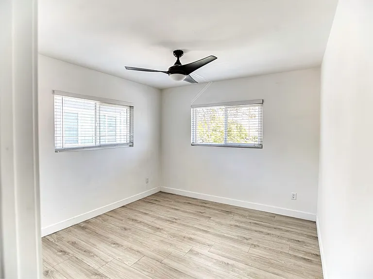 2021-2027 W Jefferson Blvd — Photo 12
