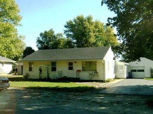 403 S Grove St, Colfax, IL 61728