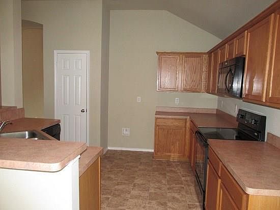 3rd image of 507 Maplewood Dr